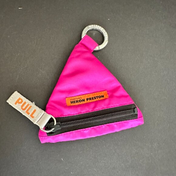 Heron Preston Triangle Shaped Keyring with Coin Holder - Picture 2 of 10